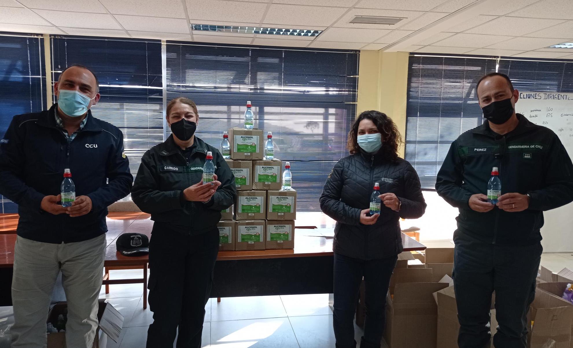 CCU Alcohol Gel CCU fue entregado a personal de gendarmería