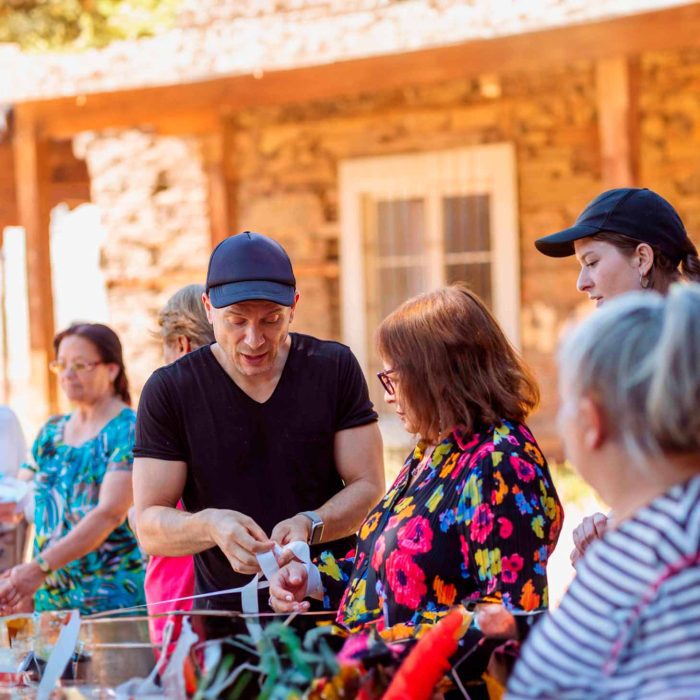 Header-Nuestra-Estrategia-Nuestras-Personas-scaled-e1728486728375-2