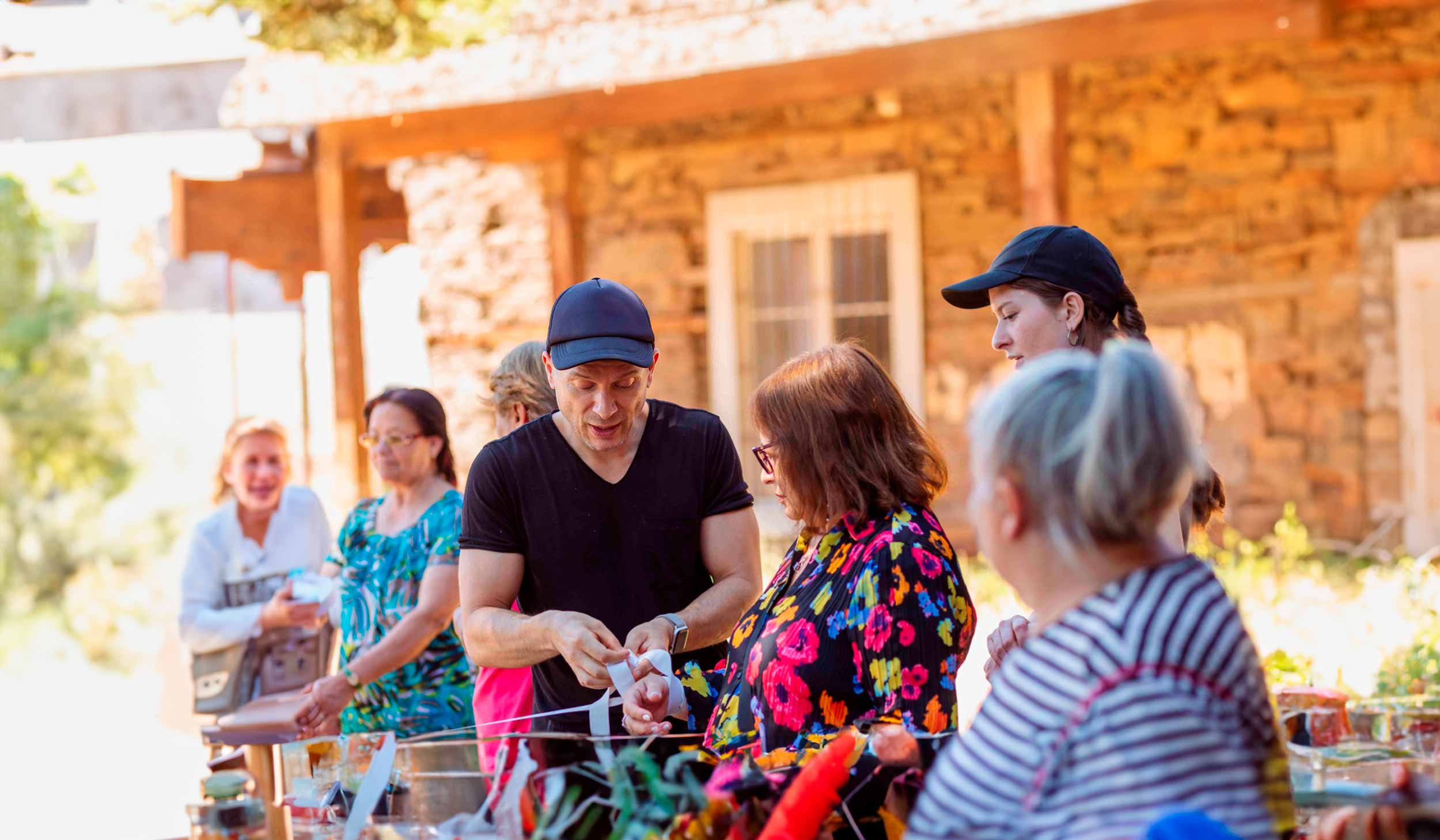 Header-Nuestra-Estrategia-Nuestras-Personas-scaled-e1728486728375-2