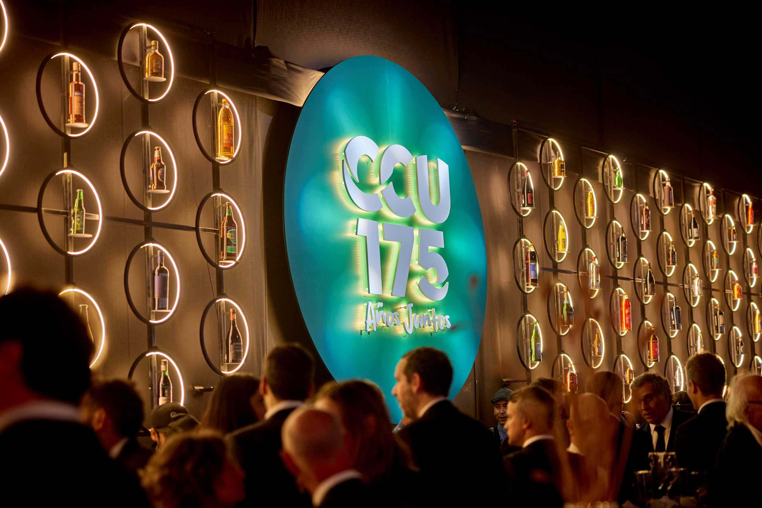 Copia de Logo de CCU 175 Años Juntos en barra 1