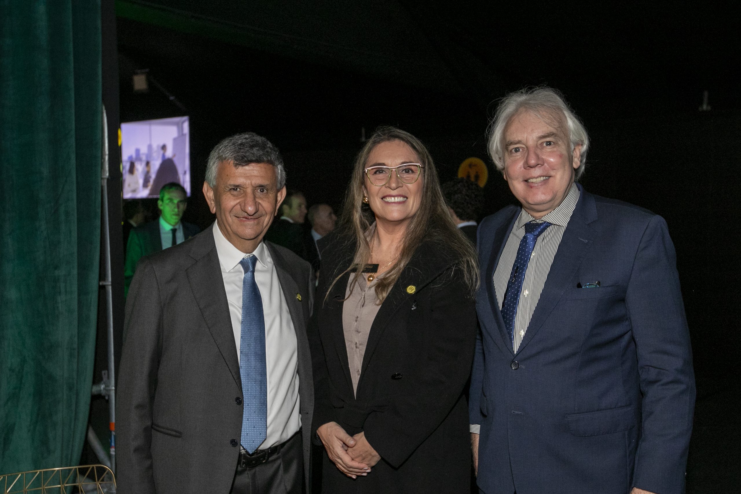 Patricio Jottar, Gerente General CU; Mery Suárez y Carlos Díaz, del Grupo Monasterio